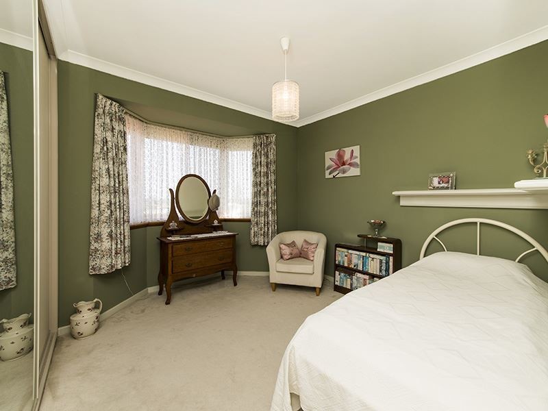 9 View Road, Safety Bay WA 6169