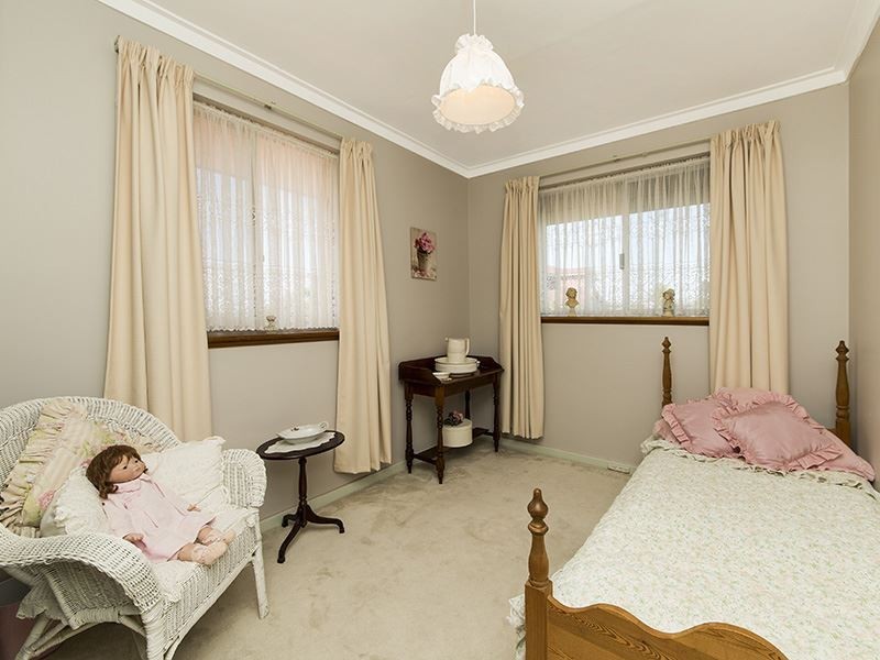 9 View Road, Safety Bay WA 6169