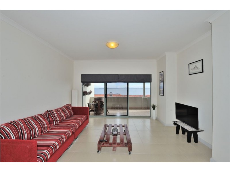 3/7 Railway Terrace, Rockingham WA 6168