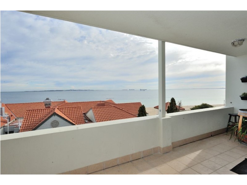 3/7 Railway Terrace, Rockingham WA 6168