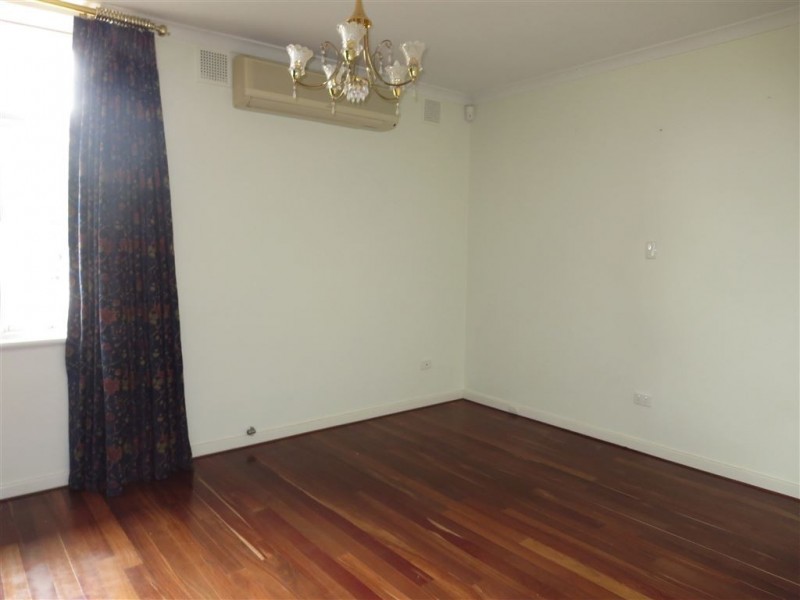 2/10 maydwell Way, Calista WA 6167