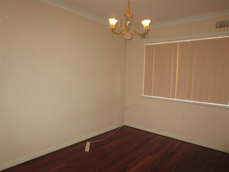 2/10 maydwell Way, Calista WA 6167