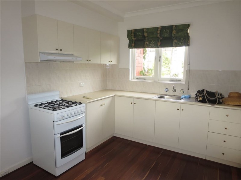 2/10 maydwell Way, Calista WA 6167