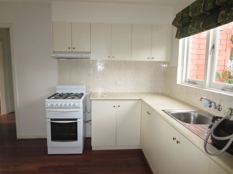 2/10 maydwell Way, Calista WA 6167