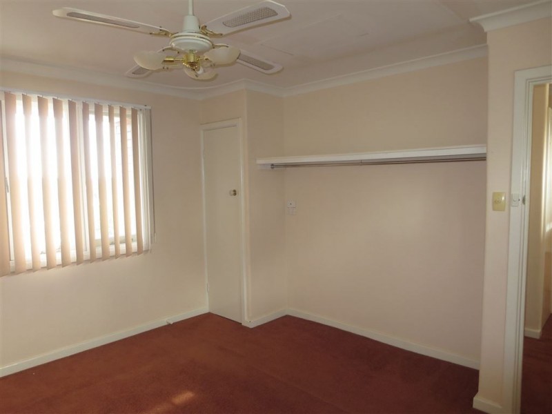 2/10 maydwell Way, Calista WA 6167
