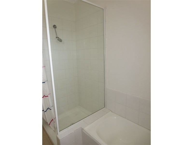 2/10 maydwell Way, Calista WA 6167