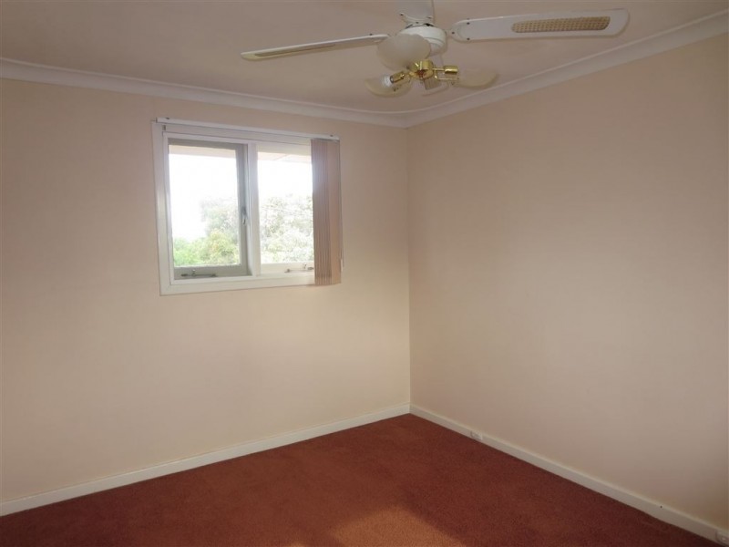 2/10 maydwell Way, Calista WA 6167