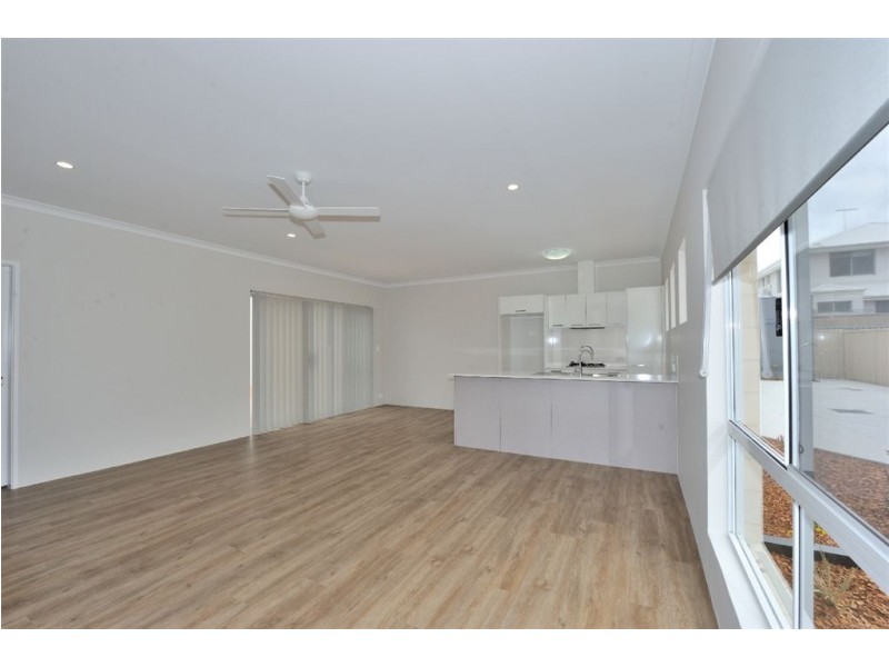 2/76 Lewington Street, Rockingham WA 6168