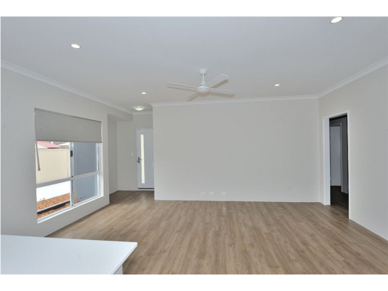 2/76 Lewington Street, Rockingham WA 6168