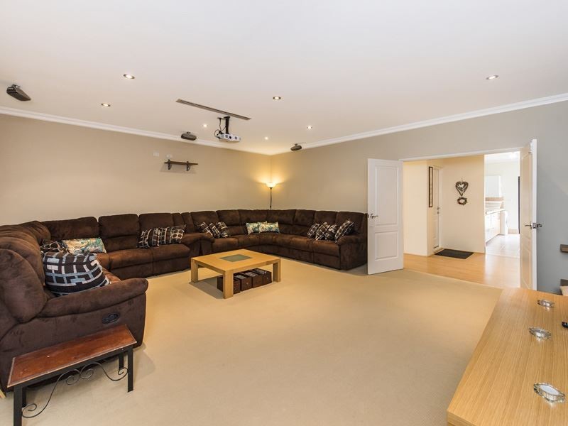 42 Hilltop Rise, Karnup WA 6176