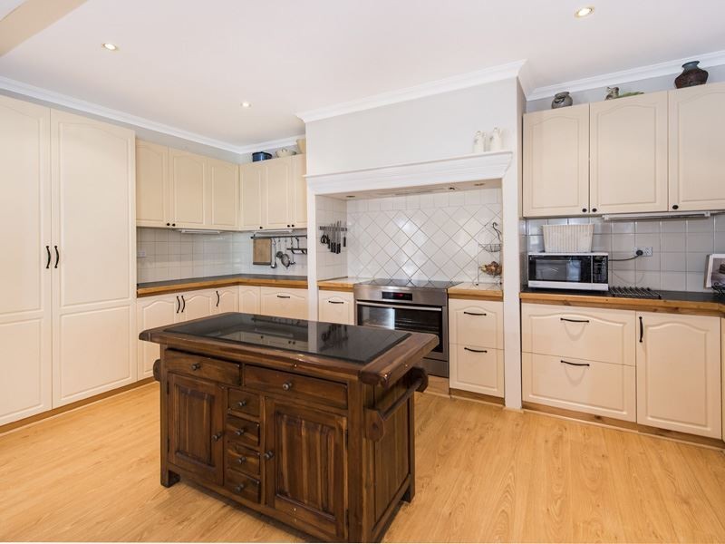 42 Hilltop Rise, Karnup WA 6176