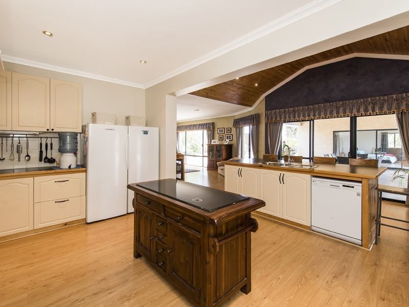 42 Hilltop Rise, Karnup WA 6176