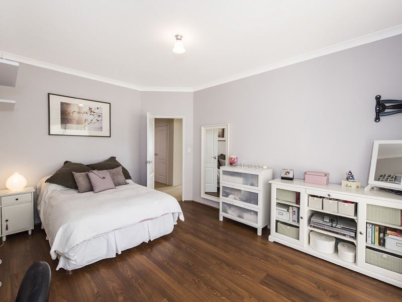 42 Hilltop Rise, Karnup WA 6176