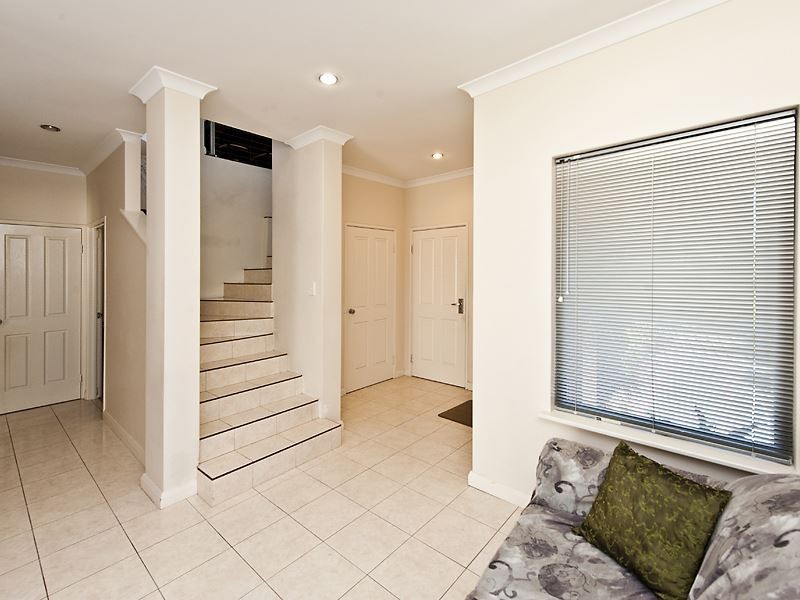 1/9 Victoria Street, Rockingham WA 6168