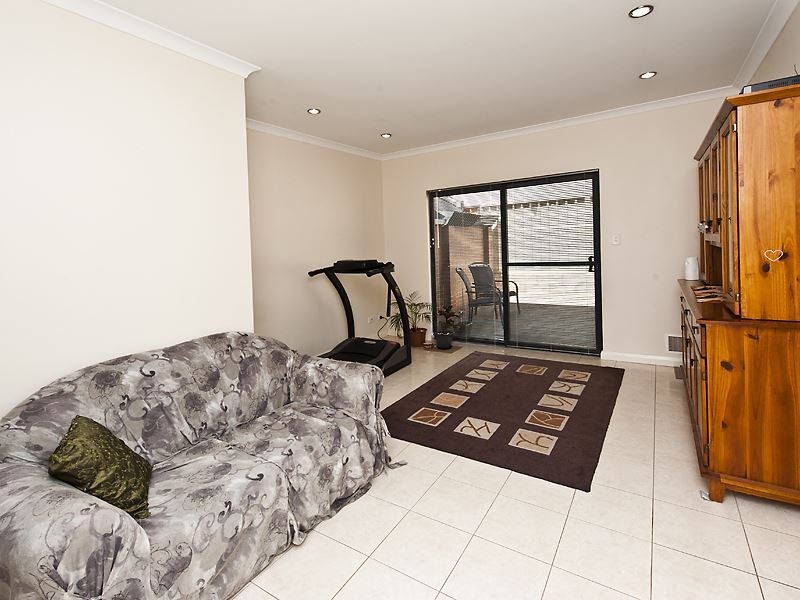 1/9 Victoria Street, Rockingham WA 6168