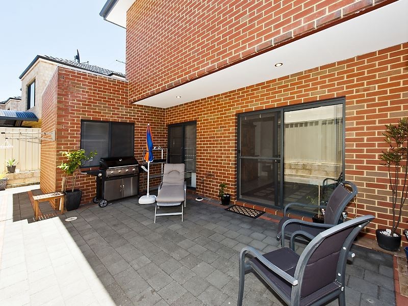 1/9 Victoria Street, Rockingham WA 6168