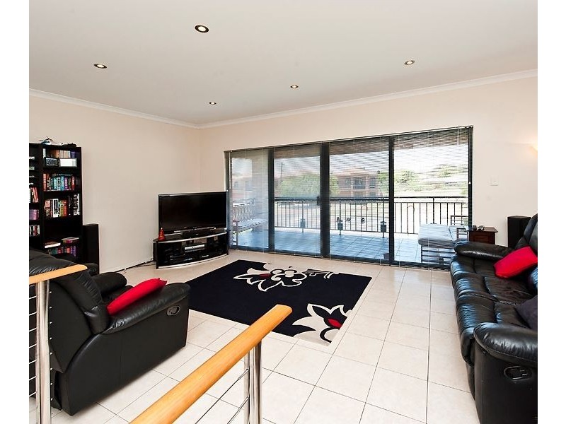 1/9 Victoria Street, Rockingham WA 6168