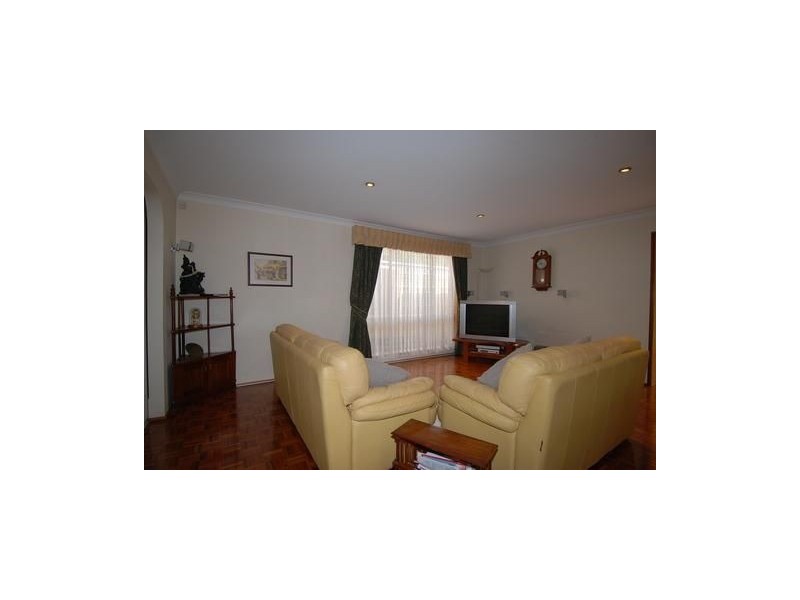 7 Chesterfield Rd, Epping NSW 2121