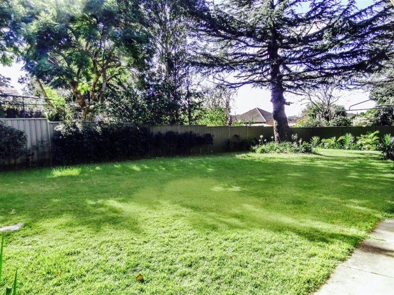 11 Warrane Rd, Roseville Chase NSW 2069