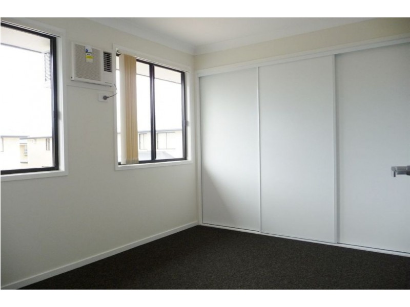 3/118 Samsonvale Rd, Strathpine QLD 4500