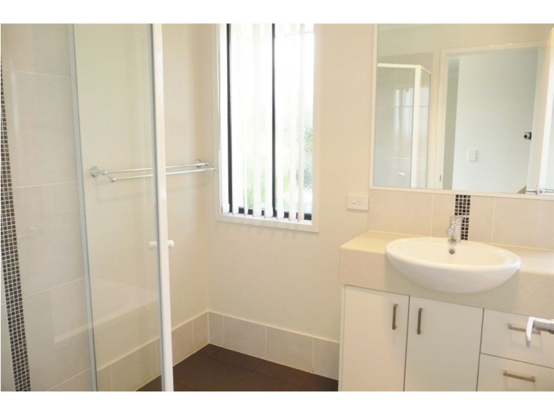 4/118 Samsonvale Rd, Strathpine QLD 4500