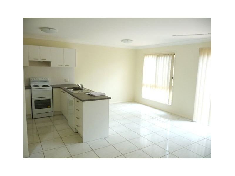 3/6 Butcher Ave, Lawnton QLD 4501