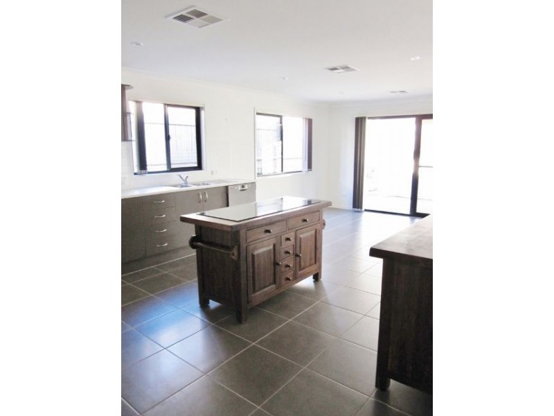 5 Cathy Way, Kallangur QLD 4503