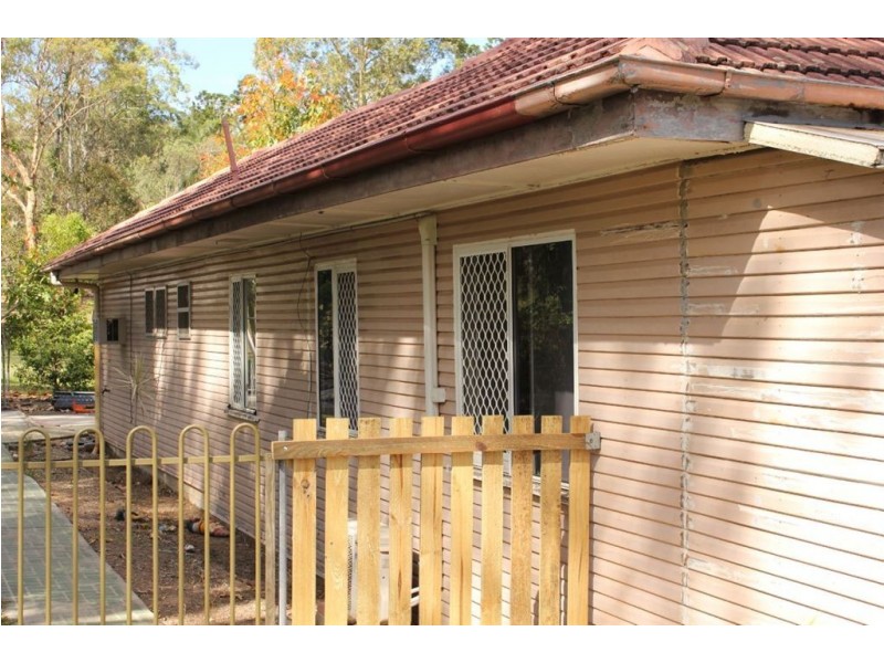 3 Armstrong St, Petrie QLD 4502