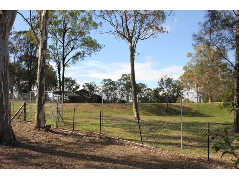 3 Armstrong St, Petrie QLD 4502