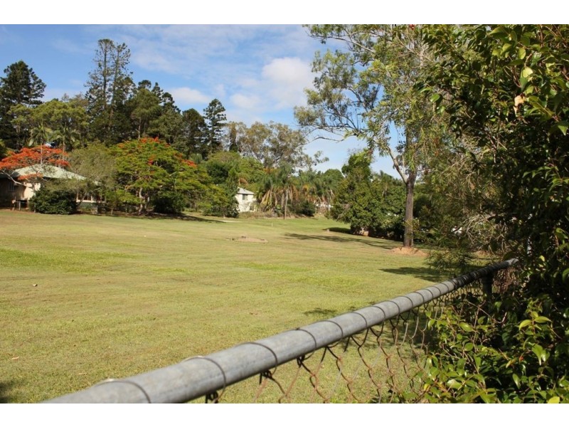 3 Armstrong St, Petrie QLD 4502