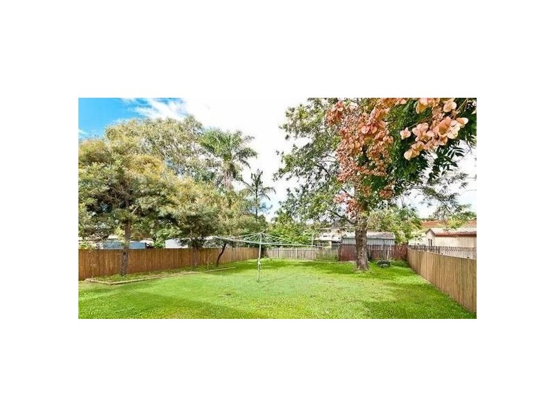 25 Hedge Street, Strathpine QLD 4500