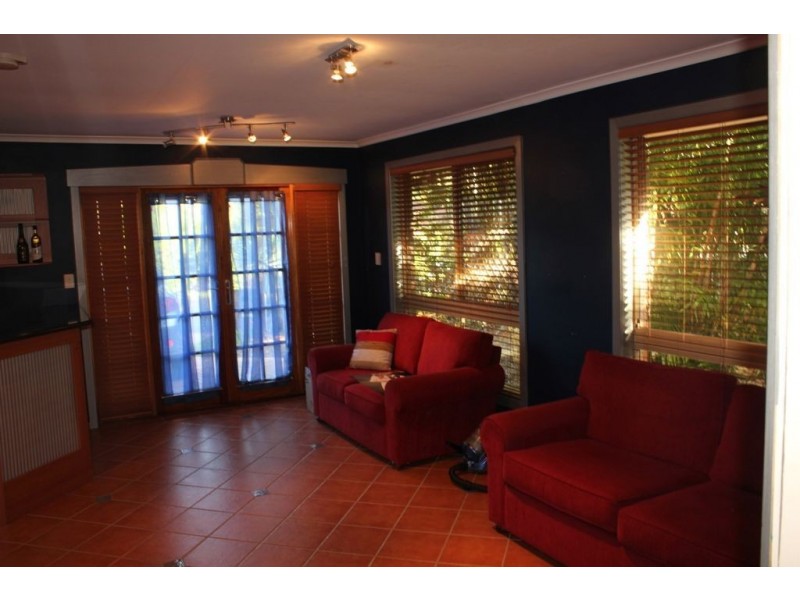 1 Burgundy crt, Petrie QLD 4502