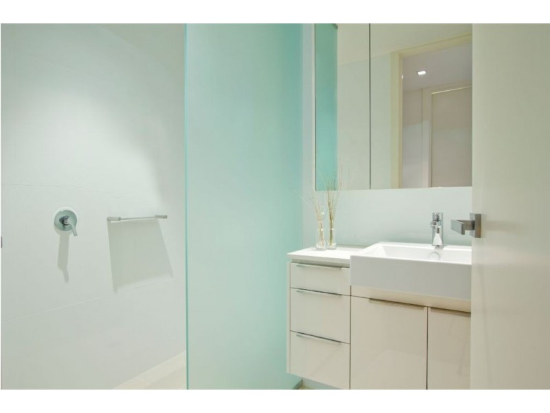 15 Beach Road, Hampton VIC 3188