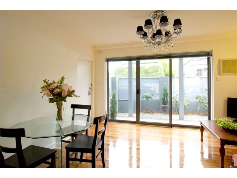 2/7 Ross, Elsternwick VIC 3185
