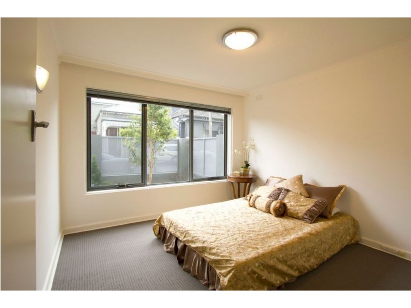 2/7 Ross, Elsternwick VIC 3185
