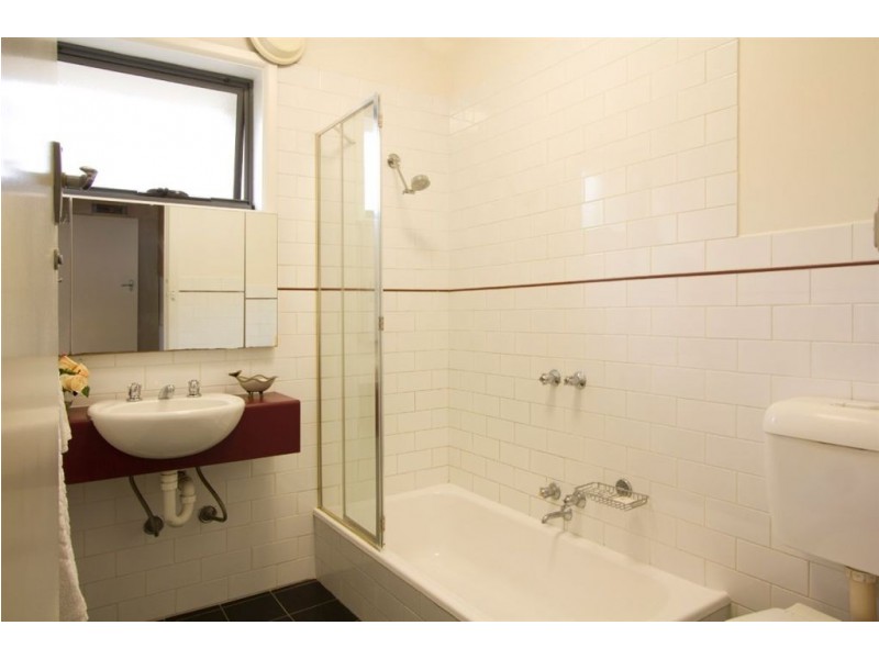 2/7 Ross, Elsternwick VIC 3185