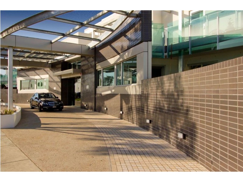 32/15 Beach Road, Hampton VIC 3188