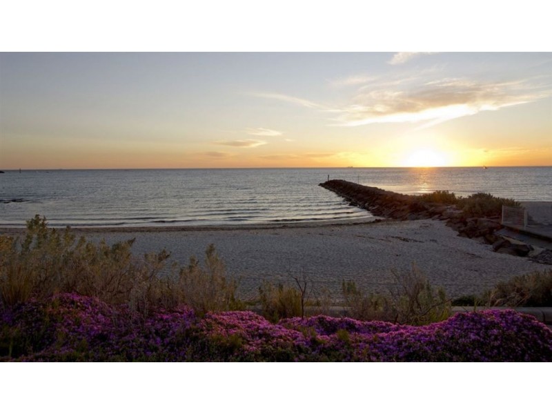 15/15 Beach Road, Hampton VIC 3188