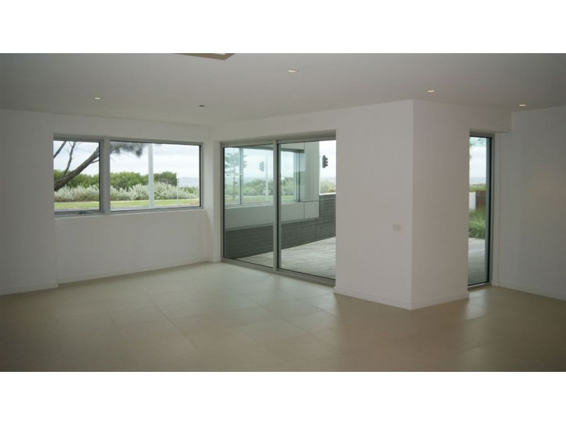 15/15 Beach Road, Hampton VIC 3188