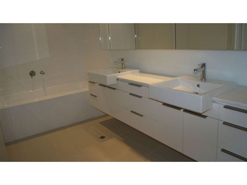 15/15 Beach Road, Hampton VIC 3188