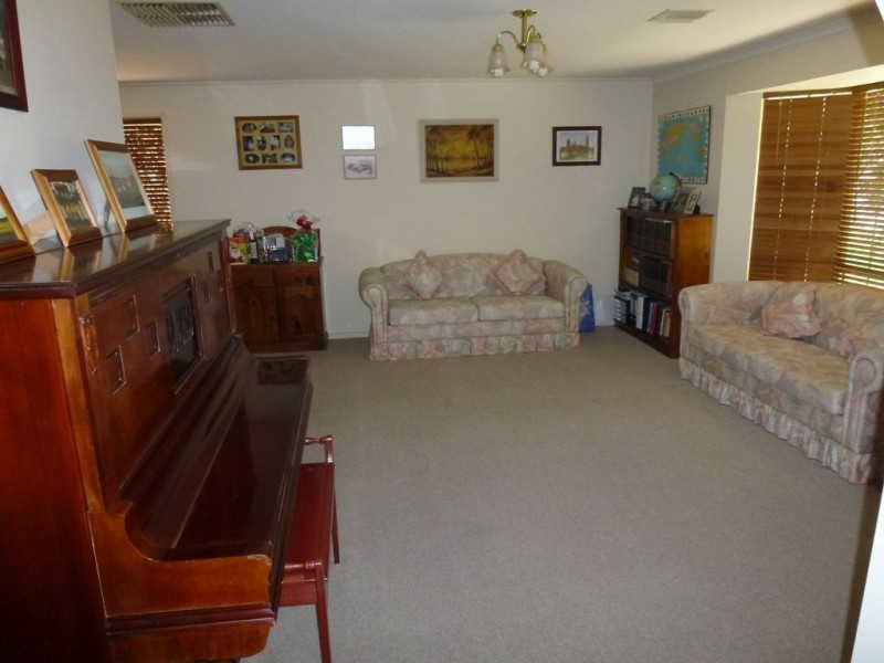 4 Hedgerow Drive, Gulfview Heights SA 5096