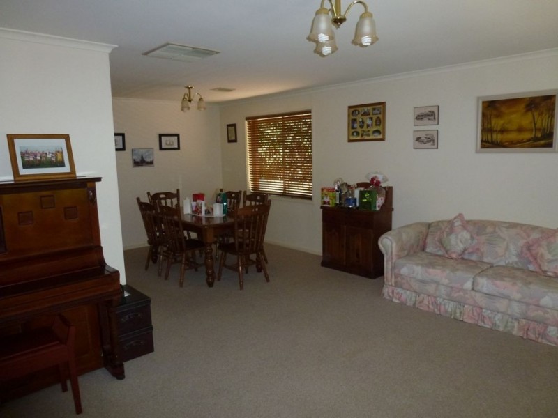 4 Hedgerow Drive, Gulfview Heights SA 5096