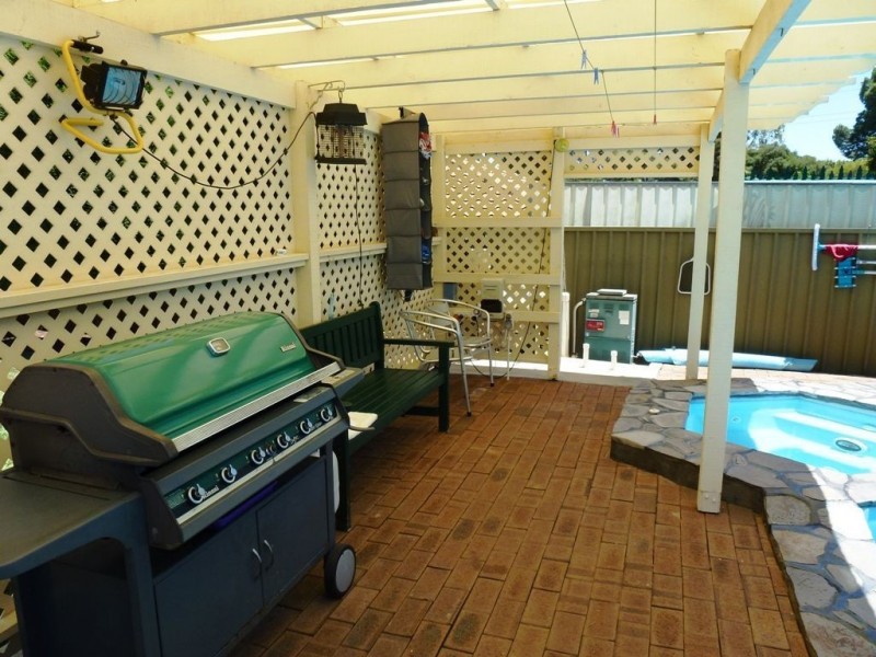 4 Hedgerow Drive, Gulfview Heights SA 5096