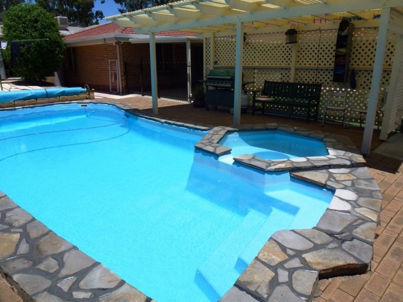 4 Hedgerow Drive, Gulfview Heights SA 5096