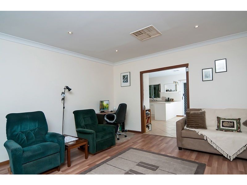 9 Dienelt Drive, Para Hills West SA 5096