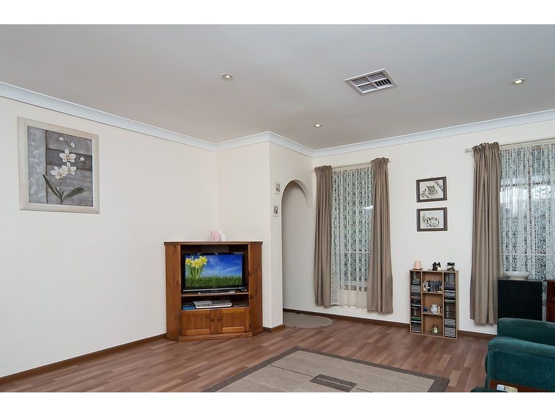 9 Dienelt Drive, Para Hills West SA 5096