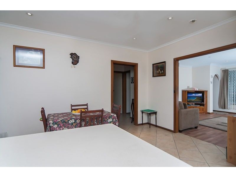 9 Dienelt Drive, Para Hills West SA 5096