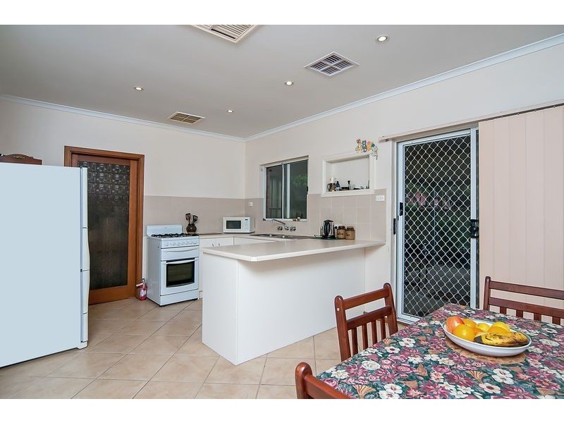 9 Dienelt Drive, Para Hills West SA 5096