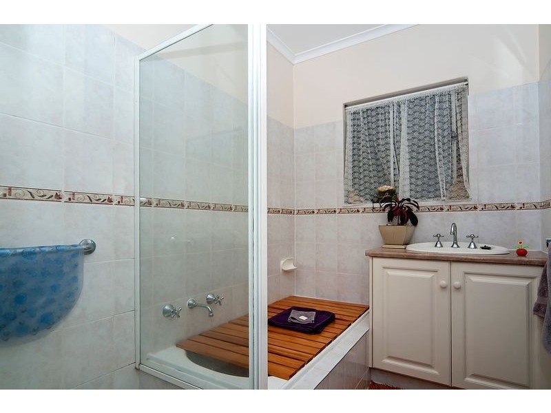 9 Dienelt Drive, Para Hills West SA 5096