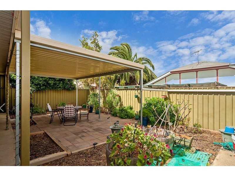 9 Dienelt Drive, Para Hills West SA 5096